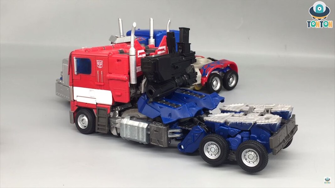 Transformers Masterpiece MPM 12 Optimus Prime  (27 of 43)